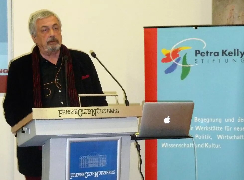 Elmar Brähler stellt die Mitte Studie vor