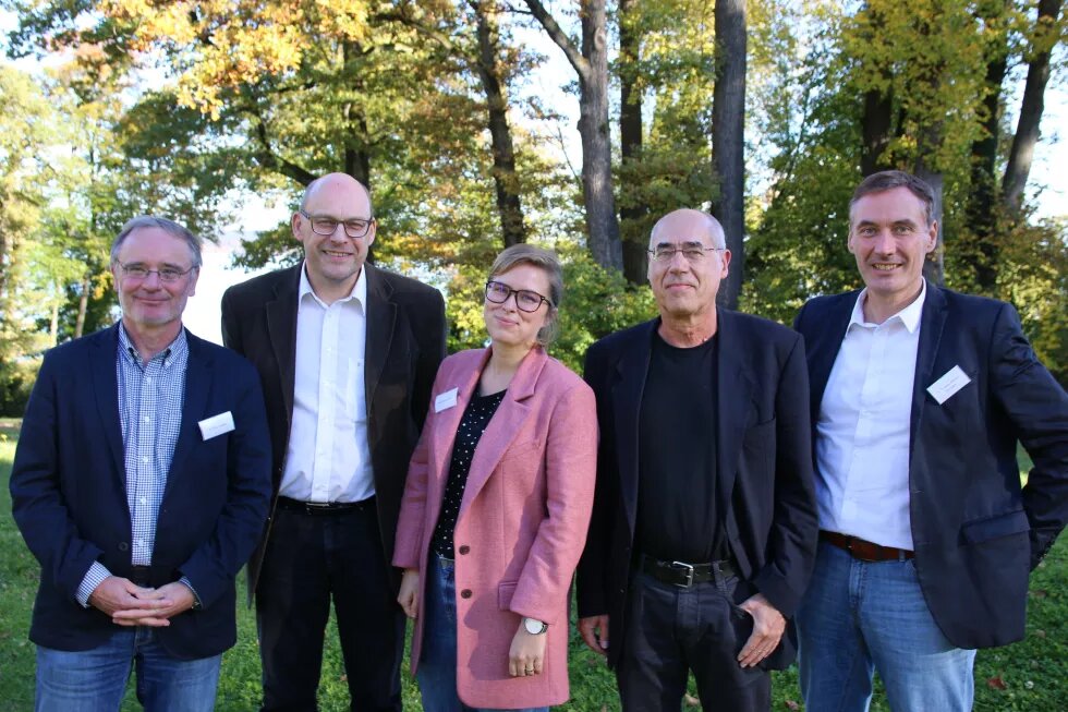 Gruppenbild mit einiger Referent*innen und der Tagungsleitung