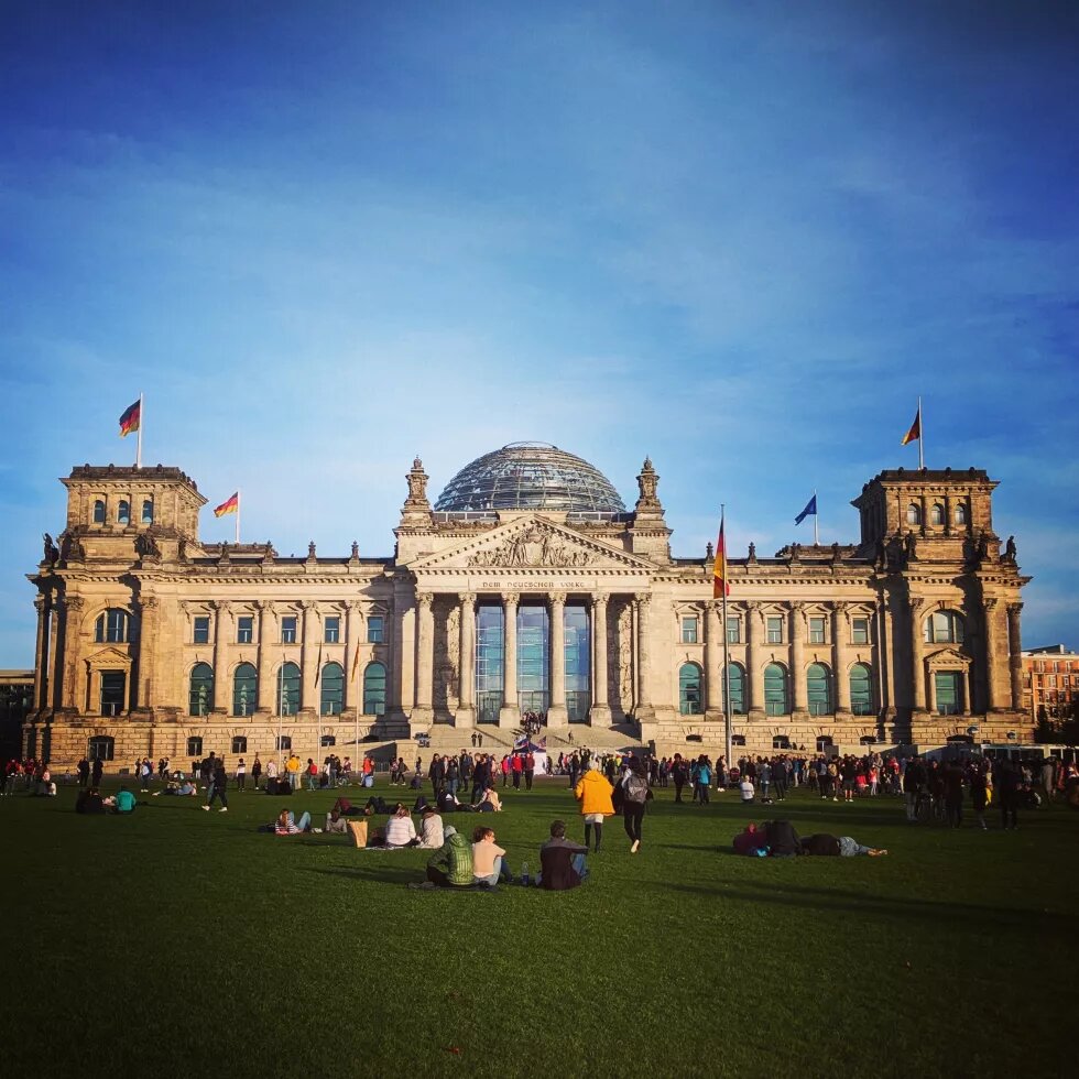 Leute vor dem Bundestag