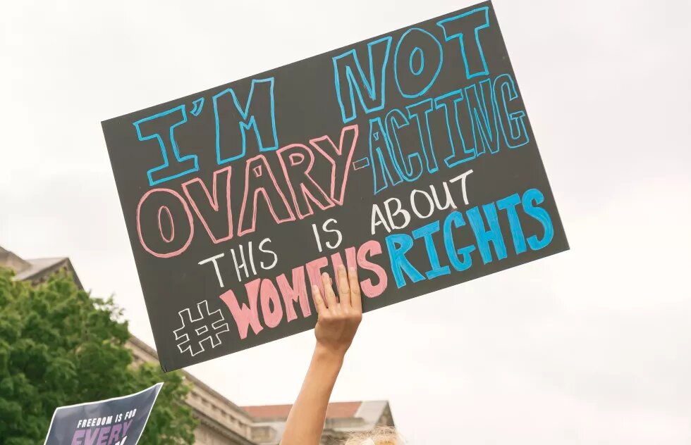 Protestschild "I'm not Ovary-acting, this is about womens rights"