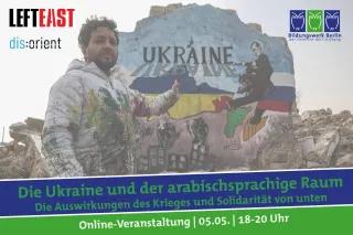 Künstler vor Graffiti über den Ukraine-Konflikt